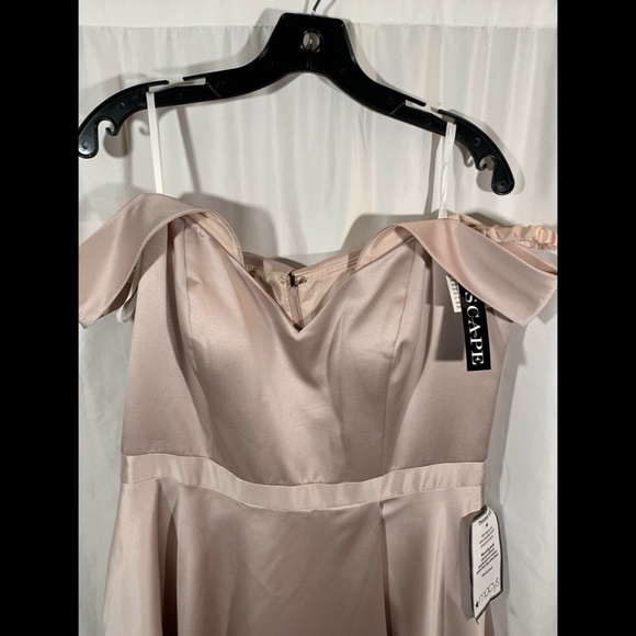 NWT $259 Xscape Off the Shoulder Satin Gown in Beige Pink [SZ‎ 14 ] - Picture 3 of 12
